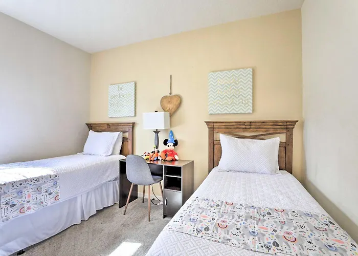 Lucaya Village Townhome With Pool, 6 Mi To Disney!