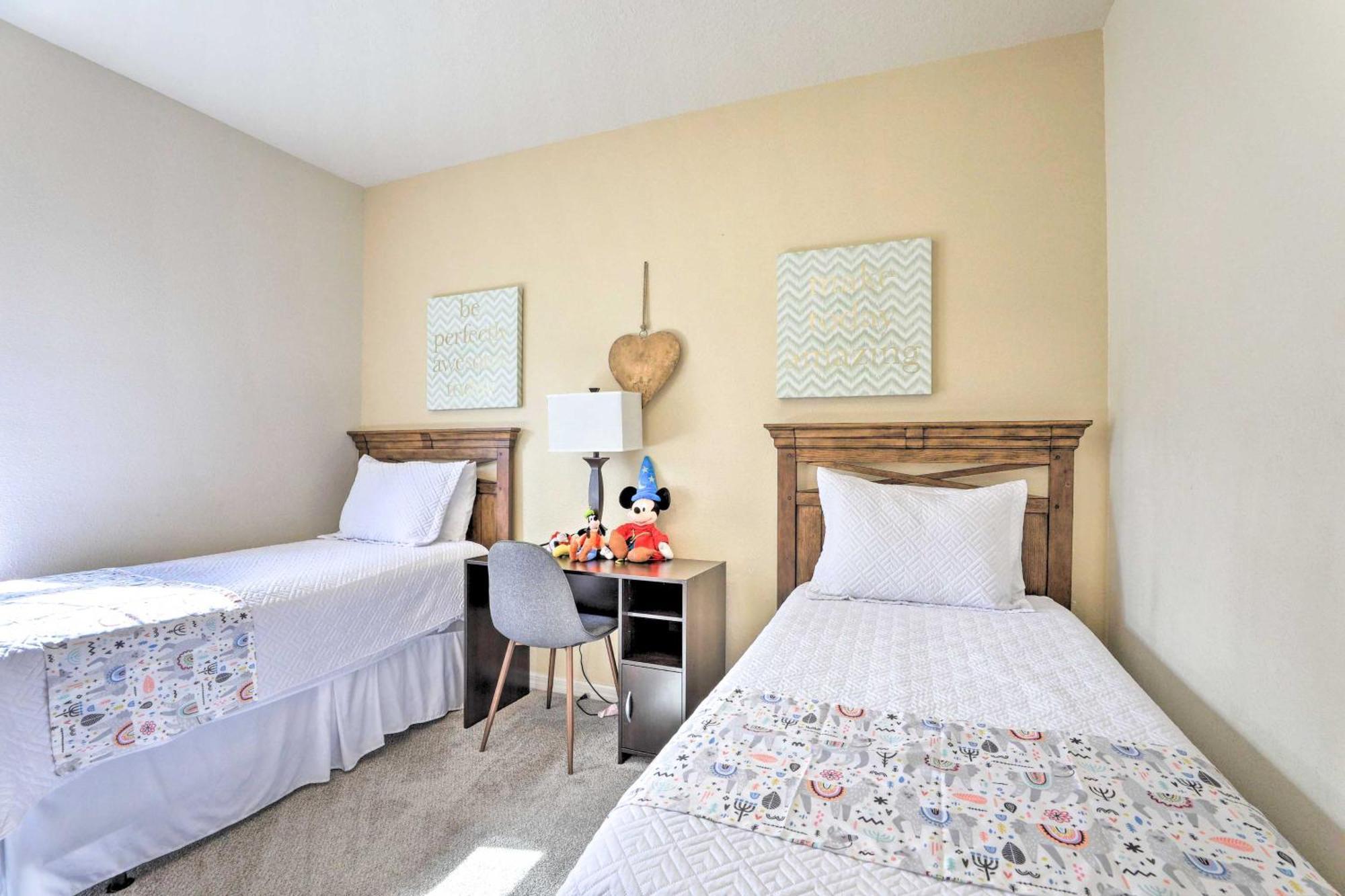 Casa de férias Lucaya Village Townhome With Pool, 6 Mi To Disney!
