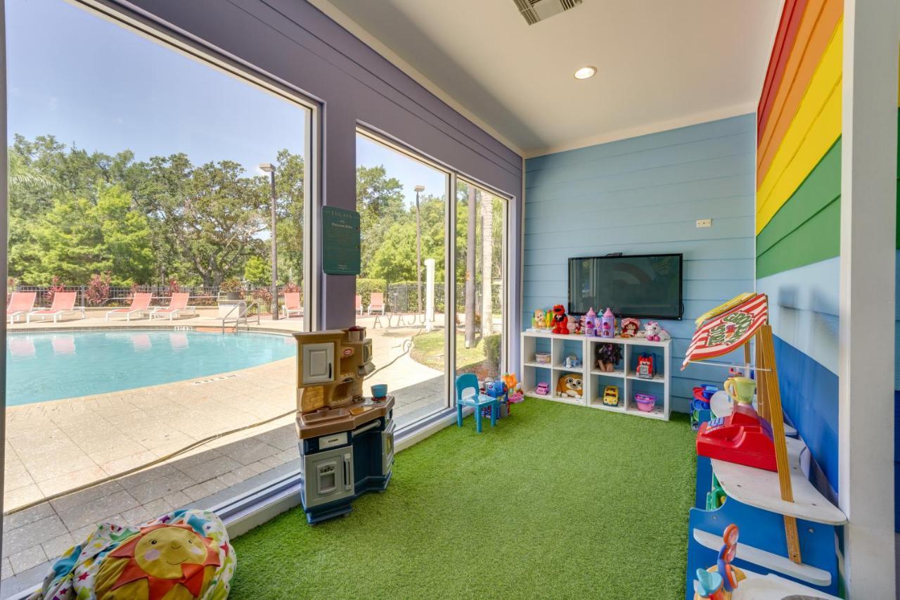 Lucaya Village Townhome With Pool, 6 Mi To Disney! Casa de férias *