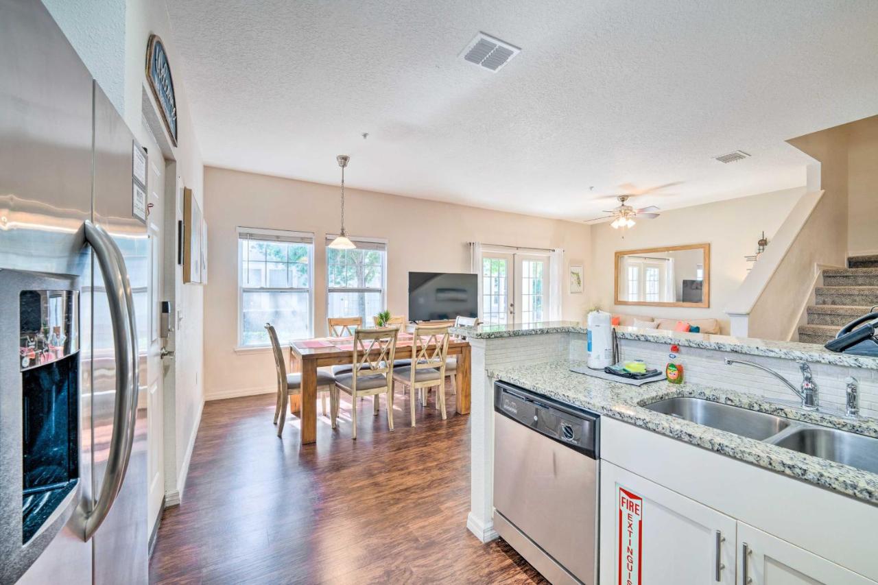Lucaya Village Townhome With Pool, 6 Mi To Disney! Casa de férias
