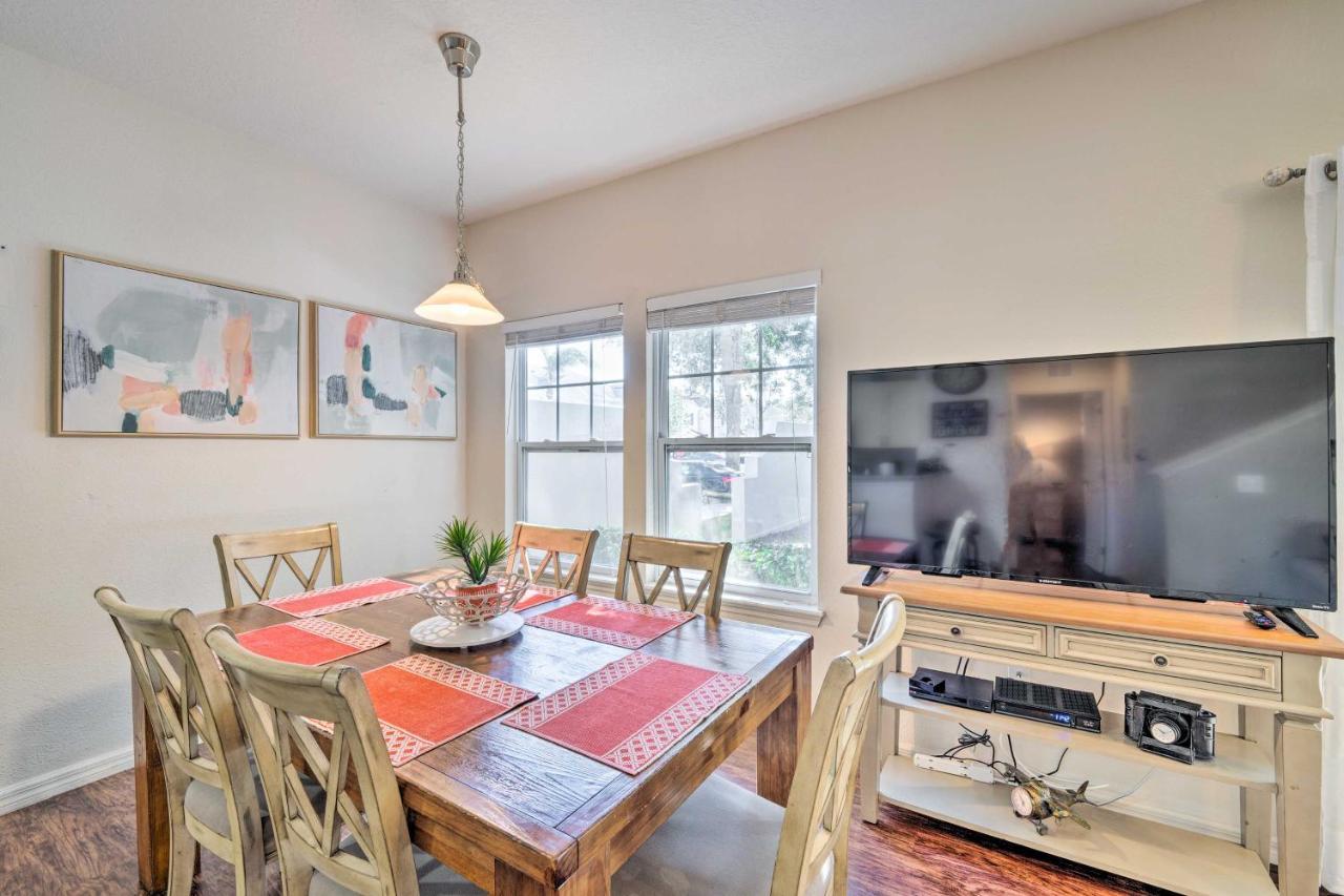 Lucaya Village Townhome With Pool, 6 Mi To Disney! Casa de férias